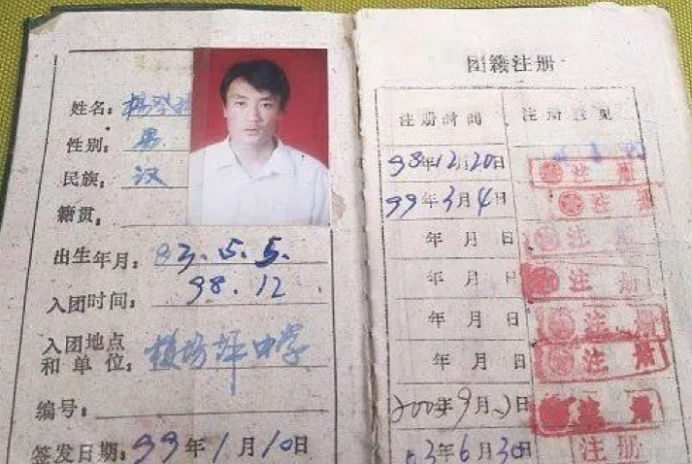 陕西男子被顶替，8年后，顶替者当上镇长，他索赔183万，法院却说：没证据驳回