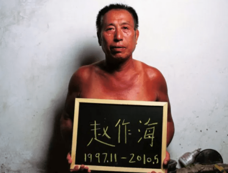 河南男子因杀人，被判死缓，11年后“死者”复活，法官却说：抓错了，赔你65万